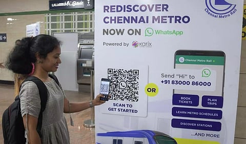மெட்ரோ ரயில் நிலையங்களில் ‘வாட்ஸ் - அப்’ மூலம் ‘க்யூஆர்’ பயணச்சீட்டு: புதிய வசதியை மேலாண் இயக்குநர் அறிமுகம் செய்தார்