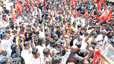 சேவியர்குமார் கொலையைக் கண்டித்து நாகர்கோவிலில் சீமான்
தலைமையில் ஆர்ப்பாட்டம் நடைபெற்றது.