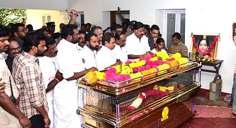 பவதாரிணியின் உடல் தேனி கொண்டுவரப்பட்டது - பொதுமக்கள் அஞ்சலி