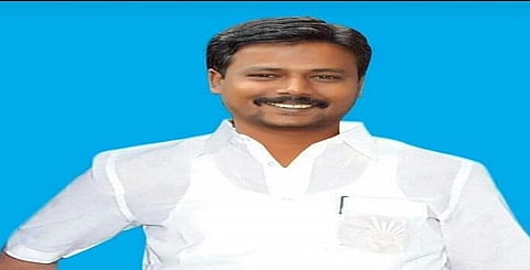 மதுரையில் மர்ம கும்பலால் வெட்டி கொலை செய்யப்பட்ட திமுக வட்டச் செயலாளர் திருமுருகன்