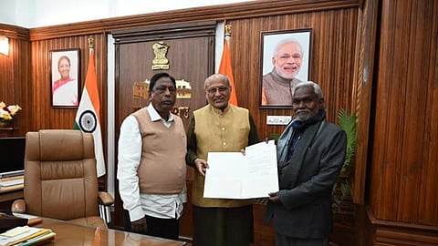 ஆட்சியமைக்க சம்பய் சோரனுக்கு ஆளுநர் அழைப்பு: இன்று ஜார்க்கண்ட் முதல்வராக பதவியேற்கிறார்