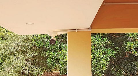 கல்லுவழி கிராமத்தில் கொள்ளை சம்பவத்துக்கு பின்னர், ஆபிரகாம் வீட்டில் பொருத்தப்பட்ட சிசிடிவி கேமரா.