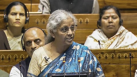 மக்களவையில் இடைக்கால பட்ஜெட்டை மத்திய நிதி அமைச்சர் நிர்மலா சீதாராமன் நேற்று தாக்கல் செய்தார்