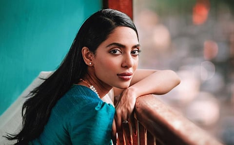 ஹாலிவுட் படத்தில் சோபிதா துலிபாலா