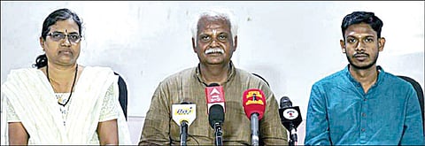 மகாசிவராத்திரி விழா குறித்து செய்தியாளர்களிடம் பேசிய ஈஷா மையத்தின் தென் கயிலாய பக்தி பேரவை நிர்வாகிகள் மகேந்திரன், இந்துமதி, பாலாஜி ஆகியோர்.