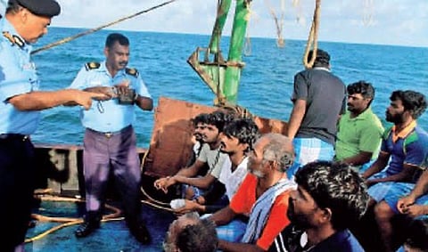 இலங்கை சிறையில் இருந்து விடுதலையான 12 மீனவர்கள் விமானம் மூலம் சென்னை வந்தனர்