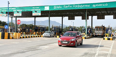 காருக்கு ரூ.180, லாரிக்கு ரூ.660 - மதுரை நத்தம் 4 வழி சாலை டோல்கேட்டில் வசூல் வேட்டை!