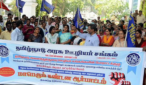 பழைய ஓய்வூதிய திட்டத்தை அமல்படுத்த வலியுறுத்தி பிப்.15-ல் அரசு அலுவலர்கள் வேலைநிறுத்தம்
