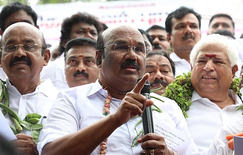 அதிமுக முன்னாள் அமைச்சர் ஜெயக்குமார்