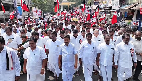 புதுச்சேரியில் இன்று நடைபெற்ற அதிமுக ஆர்ப்பாட்டம்.