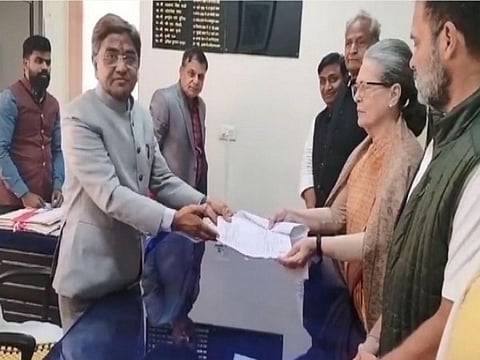 மாநிலங்களவை உறுப்பினர் பதவிக்கு சோனியா காந்தி வேட்புமனு தாக்கல்