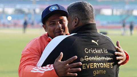 ‘கிரிக்கெட் அனைவருக்குமான விளையாட்டு’ - குறிப்பால் உணர்த்திய சர்பராஸ் கானின் தந்தை