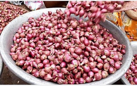 மதுரை | சின்ன வெங்காயம், பெரிய வெங்காயம் விலை குறைந்தது