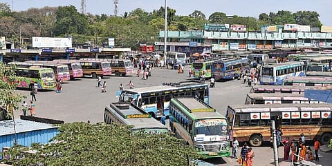 திண்டுக்கல் நகரின் மையப் பகுதியில் அமைந்துள்ள பேருந்து நிலையம். படம்: நா.தங்கரத்தினம்