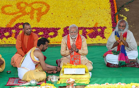 “ஒருபுறம் கோயில்கள் மேம்பாடு... மறுபுறம் ஹைடெக் உள்கட்டமைப்பு!” - பிரதமர் மோடி பேச்சு