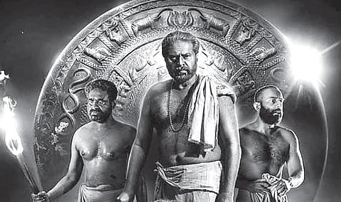 திரைப் பார்வை: பிரமயுகம் | கறுப்பு - வெள்ளை அரசியல் சதுரங்கம்