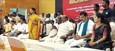 ஆரணியில் நடைபெற்ற திமுக தேர்தல் அறிக்கை தயாரிப்பு குழு கருத்து கேட்பு கூட்டத்தில் பேசும் திமுக துணை பொதுச் செயலாளர் கனிமொழி.
