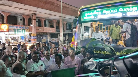 நவக்கிரக தலங்களுக்கு சிறப்பு பேருந்து சேவை: அமைச்சர் எஸ்.எஸ்.சிவசங்கர் தொடங்கிவைத்தார்