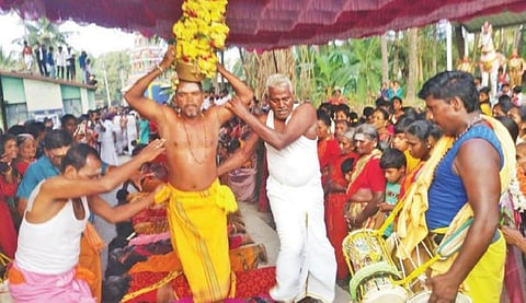 ஆவத்துவாடி மாரியம்மன் கோயில் திருவிழா - மாவிளக்கு எடுத்து பெண்கள் ஊர்வலம்