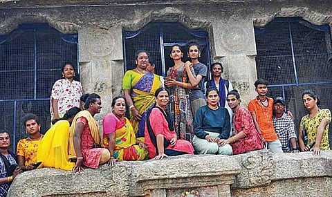 மதுரை அருகே யானைமலைக்கு திருநங்கையர் பண்பாட்டுச் சூழல் நடைப் பயணம்