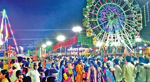 புதுக்கோட்டை - குளமங்கலம் அய்யனார் கோயில் திருவிழா - வில்லுனி ஆற்றில் திரண்ட மக்கள்