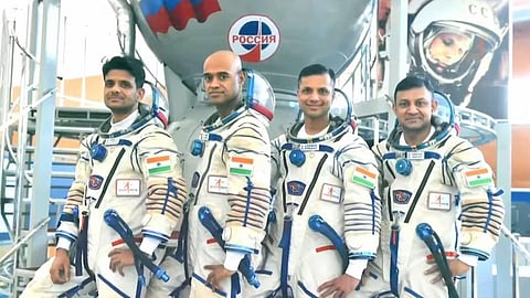 ககன்யான் திட்டத்தின் கீழ் விண்வெளிக்கு செல்லும் 4 வீரர்களை அறிமுகப்படுத்தினார் பிரதமர் மோடி