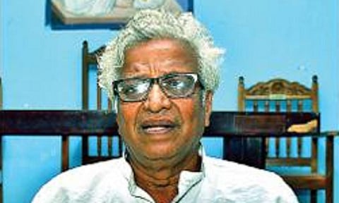 வேலூரில் நேற்று செய்தியாளர் களை சந்தித்த பேராசிரியர் ராம.மணிவண்ணன்.