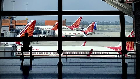 சக்கர நாற்காலி கொடுக்காததால் பயணி உயிரிழப்பு: ஏர் இந்தியா நிறுவனத்துக்கு ரூ.30 லட்சம் அபராதம் விதிப்பு