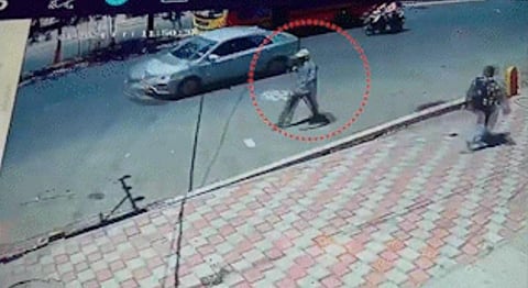 பெங்களூரு குண்டுவெடிப்பு சந்தேக நபர் - சிசிடிவி காட்சியில் இருந்து.
