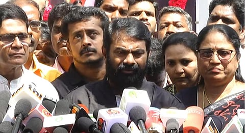 சென்னையில் நாம் தமிழர் கட்சியின் தலைமை ஒருங்கிணைப்பாளர் சீமான் செய்தியாளர்களைச் சந்தித்தார்.