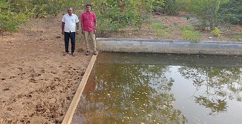 மேட்டூர் வனச்சரகத்துக்குட்பட்ட பச்சபாலமலை பகுதியில் வன விலங்குகளின் தாகத்தை தணிக்க தொட்டியில் தண்ணீர் நிரப்பி வைத்துள்ள வனத்துறையினர்.