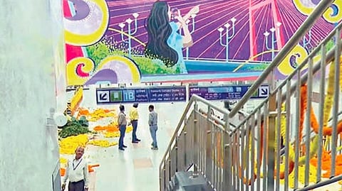 நாட்டிலேயே முதன்முதலாக மேற்கு வங்க மாநிலம் கொல்கத்தாவில் நீருக்கு அடியில் அமைக்கப்பட்டுள்ள மெட்ரோ ரயில் நிலையம்.படம்: பிடிஐ