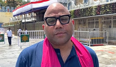 ‘அனிமல்’ வெற்றி: திருப்பதியில் இயக்குநர் சந்தீப் ரெட்டி வங்கா மொட்டையடித்து சாமி தரிசனம்