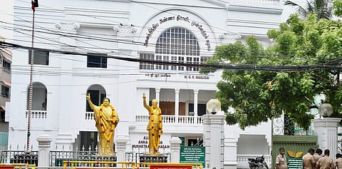 அதிமுக பெயர், சின்னத்தை ஓபிஎஸ் பயன்படுத்த தடை கோரிய வழக்கு - தீர்ப்புக்காக ஒத்திவைத்தது ஐகோர்ட்
