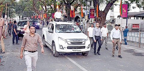 பிரதமர் மோடி வருகையை முன்னிட்டு கோவை ஆர்.எஸ்.புரத்தில் நேற்று நடைபெற்ற வாகனப் பேரணி ஒத்திகை.படம்: ஜெ.மனோகரன்
