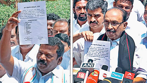 காங்கிரஸ், மதிமுக போட்டியிடும் தொகுதிகள் குறித்த ஒப்பந்த கடிதத்தை சென்னை அண்ணா அறிவாலயத்தில் செய்தியாளர்களிடம் காண்பித்த செல்வப்பெருந்தகை, வைகோ.படங்கள்: ம.பிரபு