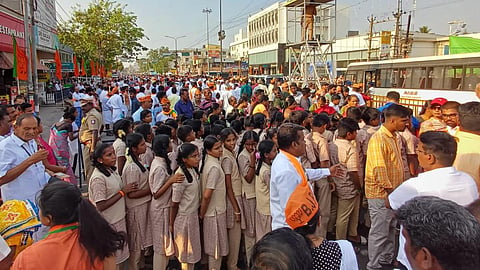 கோவையில் பள்ளி வழியாக சென்றதால் மாணவிகள் பிரதமர் பேரணியை வெளியே வந்து பார்த்துள்ளனர்: அரசுத் துறைகள் நடத்திய விசாரணையில் தகவல்