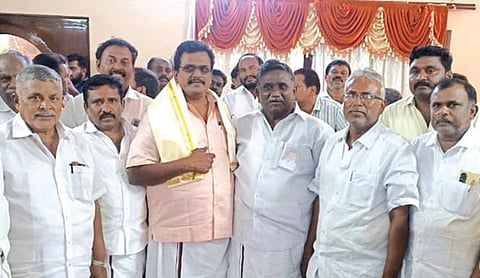 ஆண்டிபட்டியில் திமுக நிர்வாகிகள் மற்றும் தொண்டர்களை சந்தித்து ஆதரவு திரட்டிய திமுக வேட்பாளர் தங்க தமிழ்ச்செல்வன்.