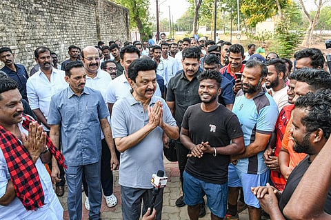 படங்கள் ஆர் வெங்கடேஷ்