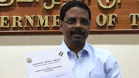 புகைப்பட வாக்காளர் சீட்டுக்கு பதிலாக வாக்காளர் தகவல் சீட்டை விநியோகிக்க ஆணையம் முடிவு