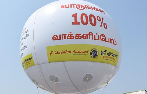 கோவை ஆட்சியர் அலுவலகத்தில் 125 அடி உயரத்தில் பறக்கும் பலூன் - வாக்குப்பதிவு விழிப்புணர்வு