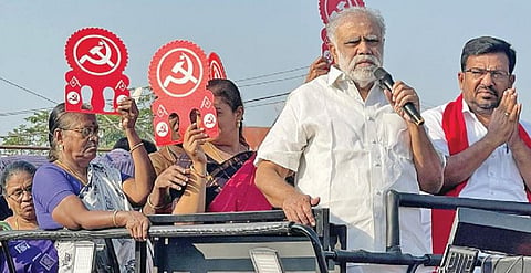 ஆத்தூர் தொகுதிக்குட்பட்ட பிள்ளையார்நத்தத்தில் மார்க்சிஸ்ட் வேட்பாளரை ஆதரித்து பிரச்சாரம் செய்த அமைச்சர் ஐ.பெரியசாமி.