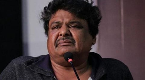 நடிகர் மன்சூர் அலிகான் அலுவலகத்தில் கொடி, பேனர்கள் அகற்றம்