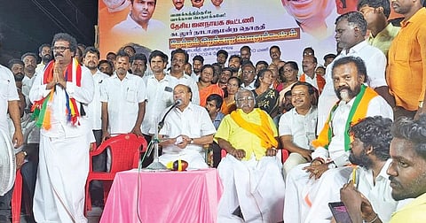 கடலூர் தொகுதி பாமக வேட்பாளர் தங்கர்பச்சானை ஆதரித்து குள்ளஞ்சாவடி பிரச்சாரக் கூட்டத்தில் பேசிய கட்சியின் நிறுவனர் ராமதாஸ்.