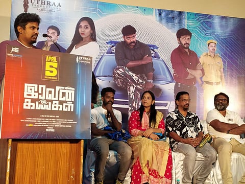 ‘இரவின் கண்கள்’ படத்தில் சயின்ஸ் பிக் ஷன் கதை