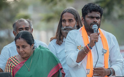 கோவை இடையர்பாளையம் உள்ளிட்ட பகுதிகளில் நேற்று தேர்தல் பிரச்சாரத்தில் ஈடுபட்ட கோவை மக்களவைத் தொகுதி பாஜக வேட்பாளர் அண்ணாமலை.