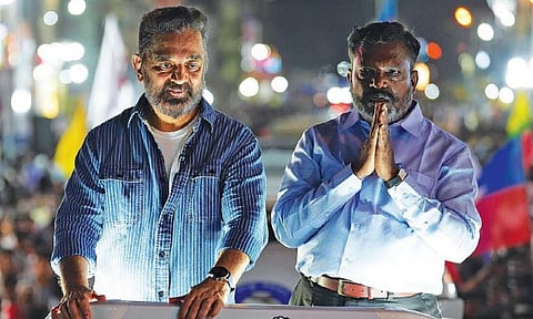 சிதம்பரத்தில் போட்டியிடும் விசிக தலைவர் திருமாவளவனை ஆதரித்து, சிதம்பரம் மேலவீதியில் பிரச்சாரம் செய்யும் மக்கள் நீதி மய்யம் தலைவர் கமல்ஹாசன்.
