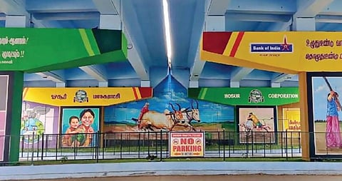 ஓசூரில் உள்ள பெங்களூரு தேசிய நெடுஞ்சாலை மேம்பால சுவரில் பொதுமக்களின் கவனம் ஈர்க்கும் விழிப்புணர்வு ஒவியங்கள்.