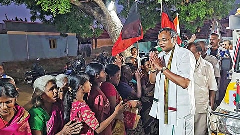 காஞ்சிரங்காலில் பிரச்சாரம் செய்த காங்கிரஸ் வேட்பாளர் கார்த்தி சிதம்பரம்.