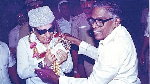 எம்.ஜி.ஆருடன் ஆர்.எம். வீரப்பன்.